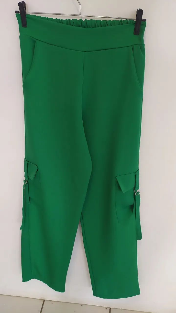 Calça estilo cargo com elástico na cintura Tam M  - Foto 4