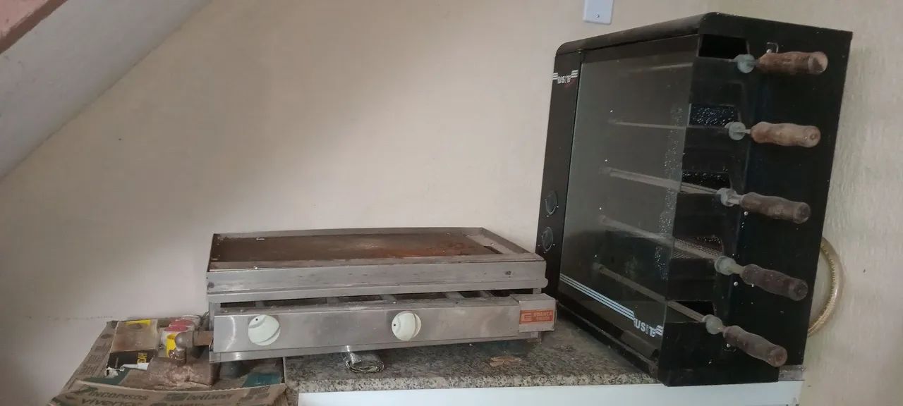 Maquina de frango e chapeira