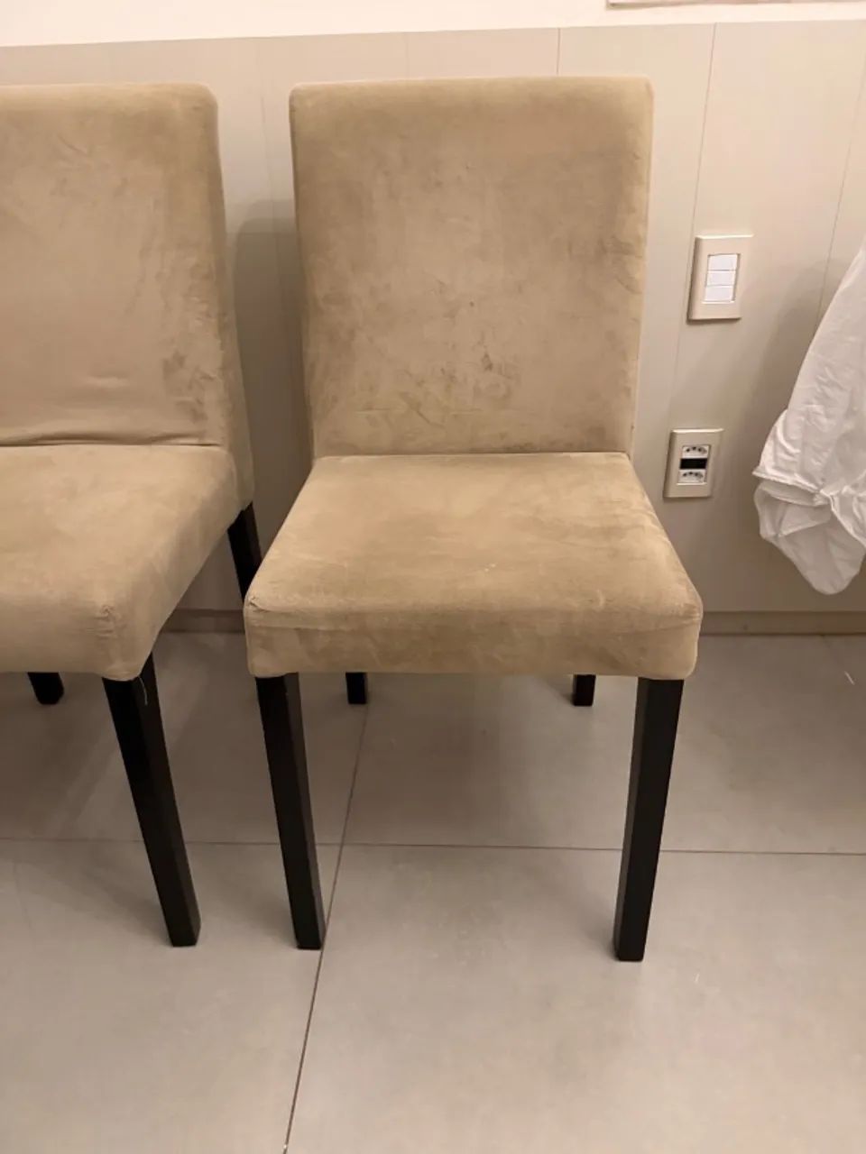 Vendo linda mesa de jantar com 5 cadeiras  - Foto 2