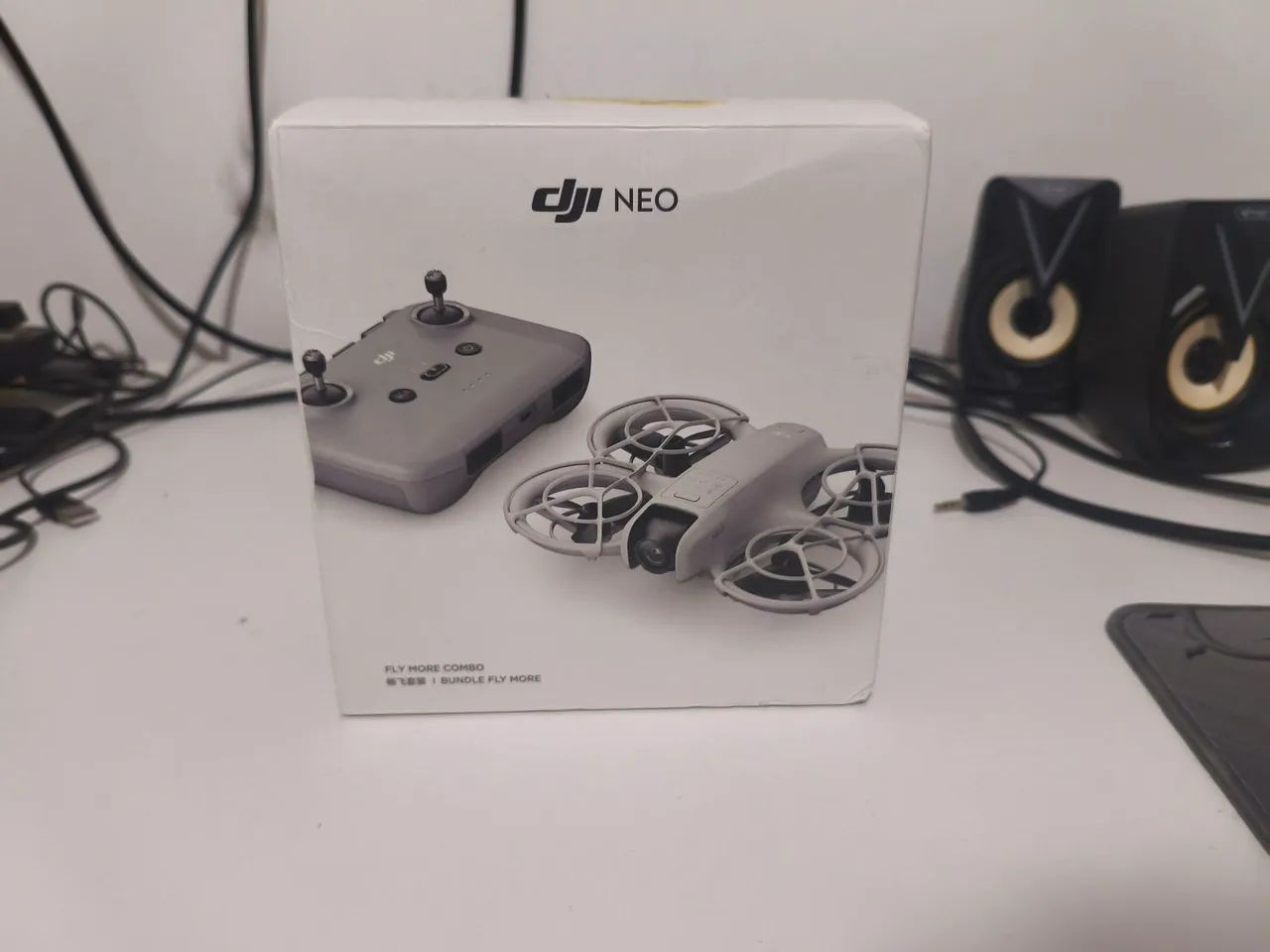 Drone Dji neo combo uma bateria com defeito e cabo tipo c X tipo c faltando