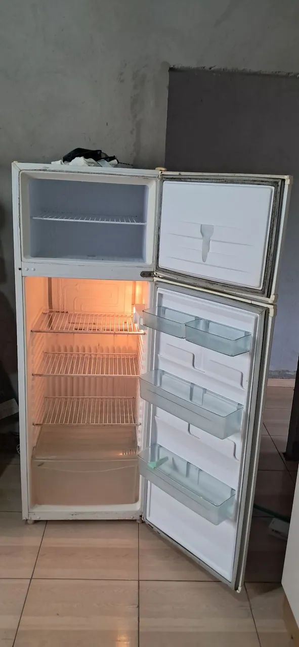 VENDO GELADEIRA - Foto 2