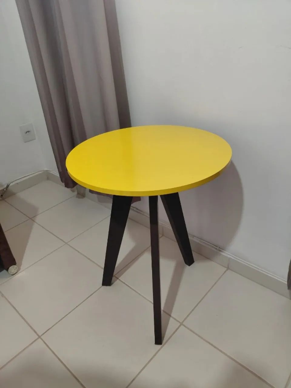 Mesa de centro amarela - Foto 4