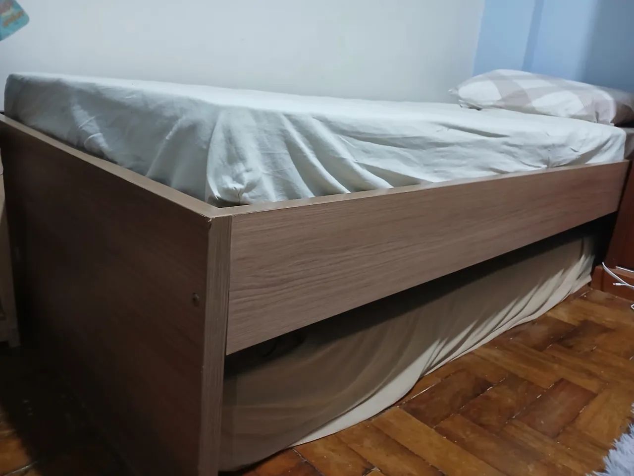 Cama solteiro ótimo estado