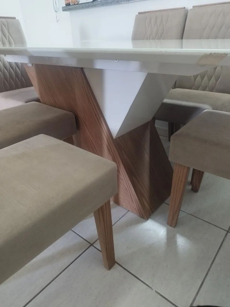 Mesa 6 lugares MDF tampo vidro/Laca e cadeiras