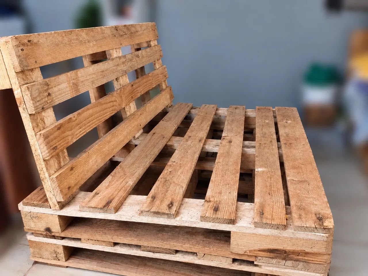 Sofá de pallet para área  - Foto 2