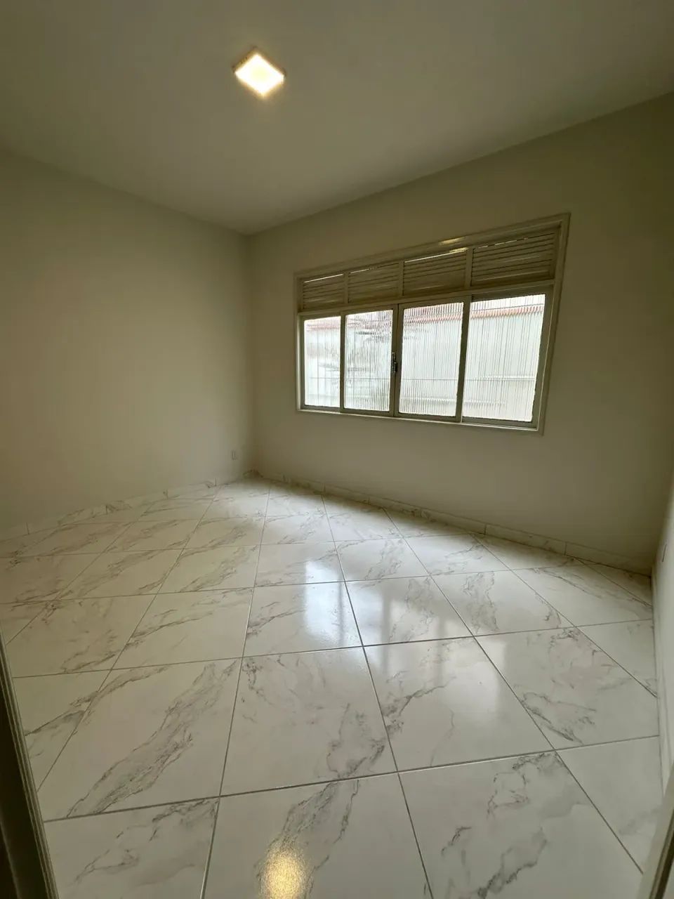 Prédio/Edifício contendo 2 aptos 4 Qts sendo 1 St com quintal - Foto 4