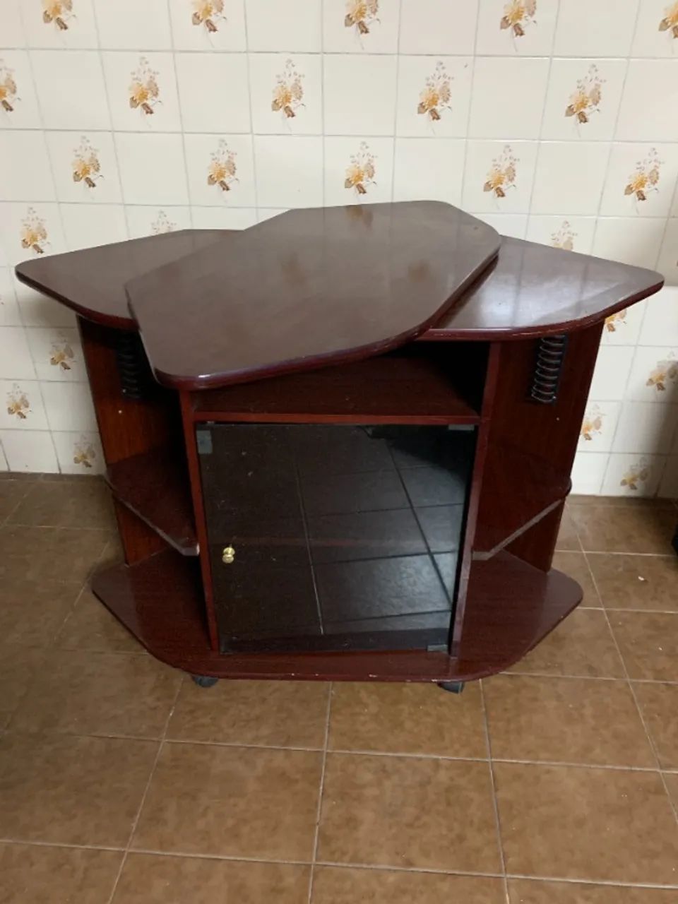 Rack para TV com mesa giratória e rodinhas - Foto 3
