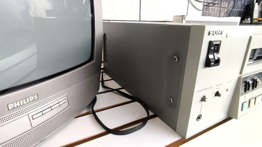 Sony BVW-22, um reprodutor de videocassete profissional de padrão broadcast,(betacam sp)  - Foto 3