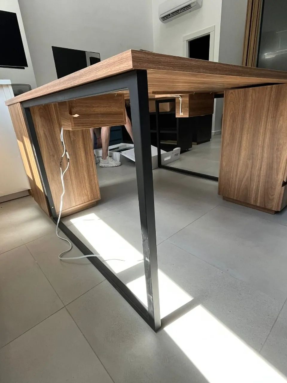 Mesa quadrada MDF com gaveteiro  - Foto 4