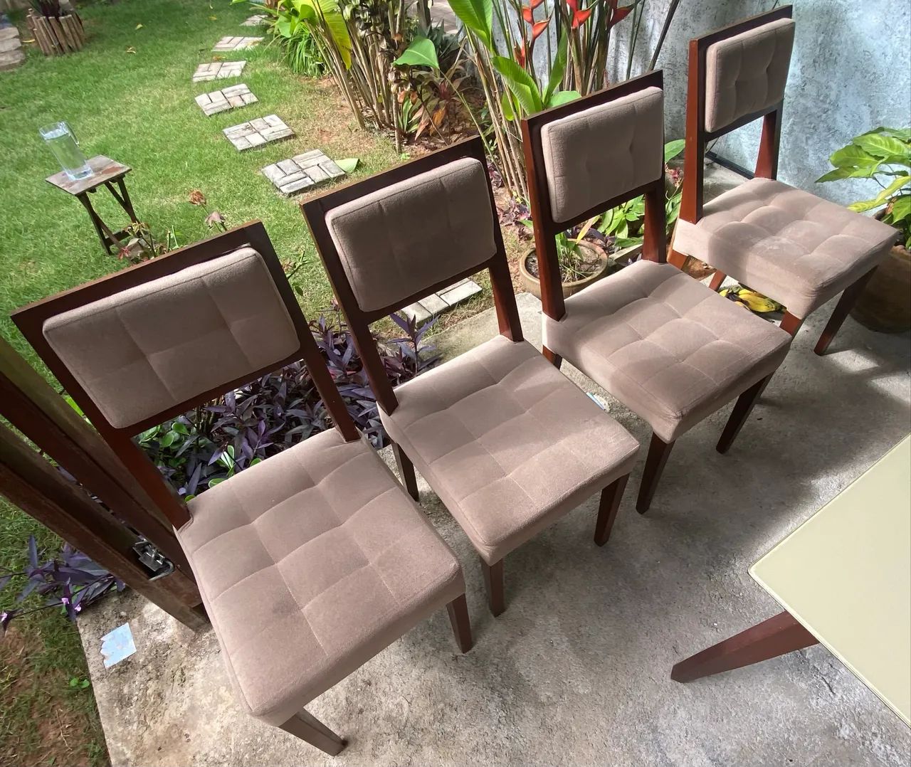 Vendo conjunto sala de jantar com 4 cadeiras  - Foto 5