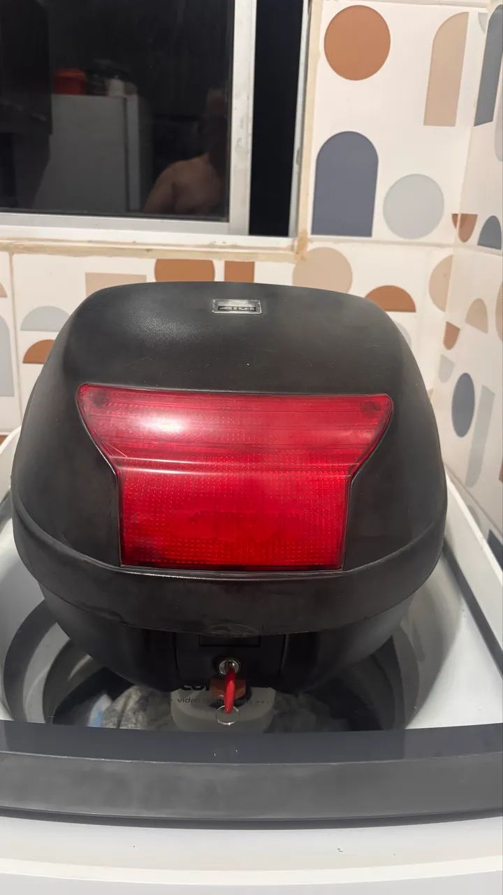 Baú Givi em perfeito estado  - Foto 3