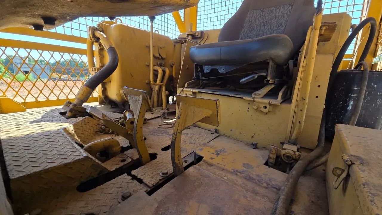 Komatsu Trator de Esteira D85-A Ano 1983 - Foto 4