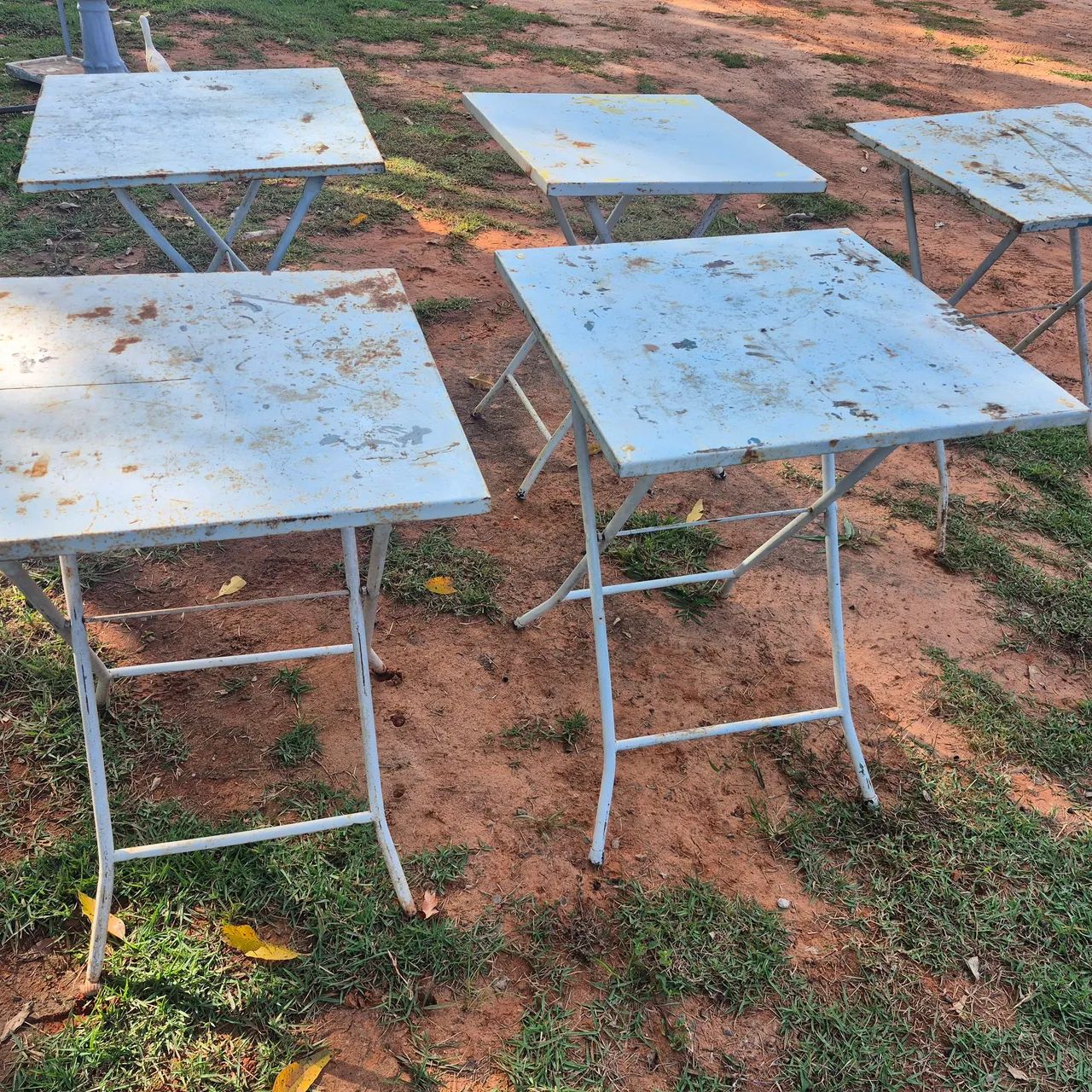Mesa dobrável de ferro 