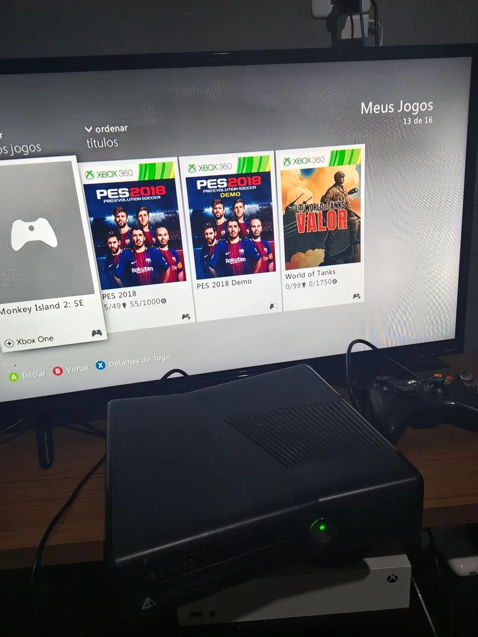 X box 360 com 2 contres e 16 jogos  - Foto 5