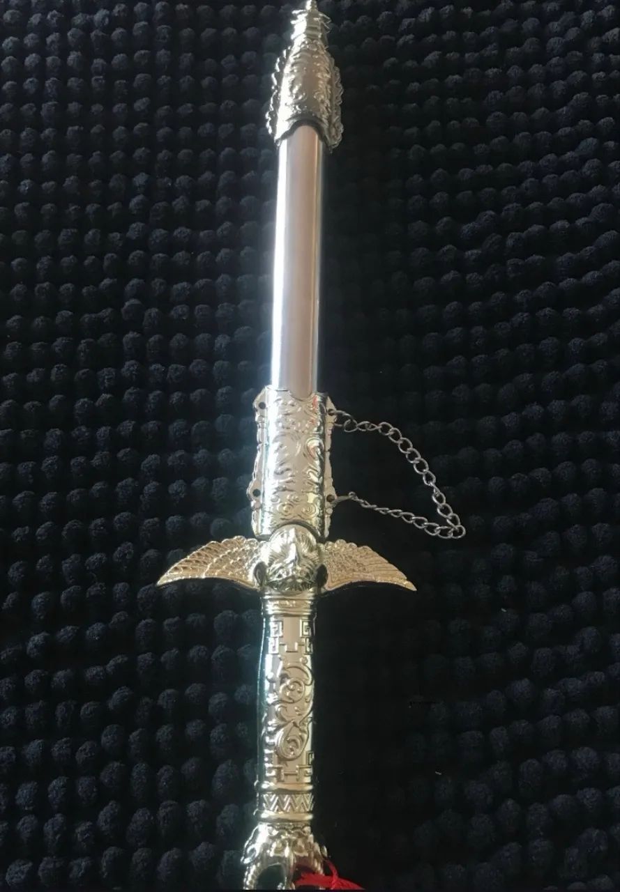 Adaga decorativa  (não é prateada)