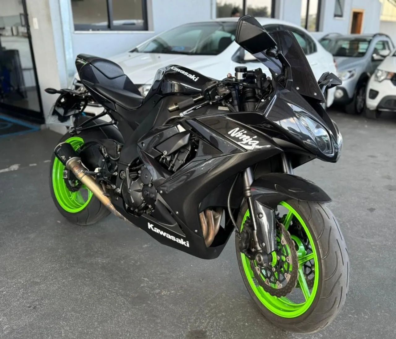 Kawasaki Zx-10/ Zx-10r 1000cc 2010 - 1482781820 | OLX