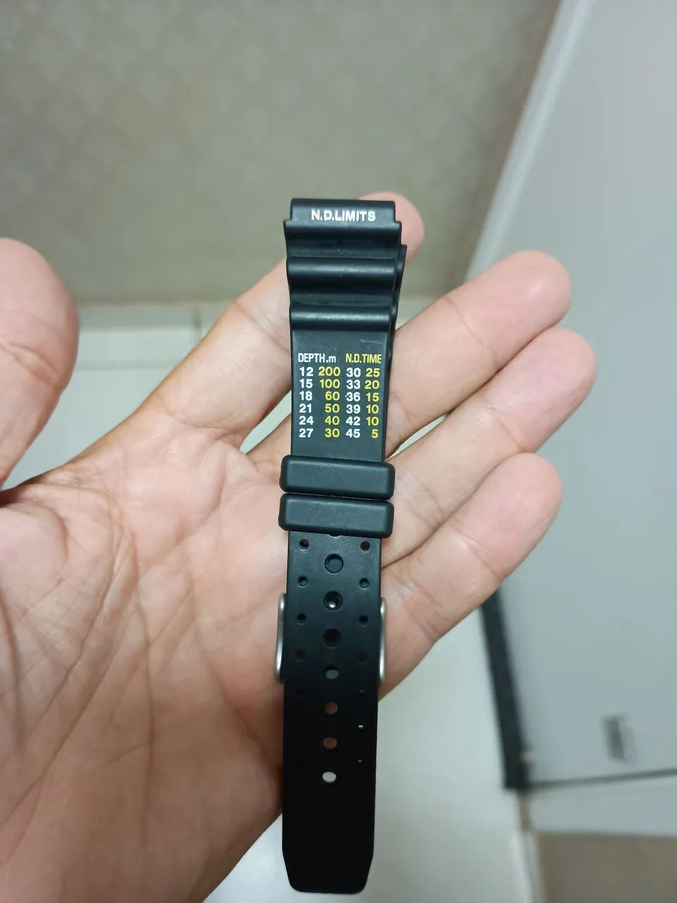 Pulseira Citizen de borracha grossa de 20mm. 