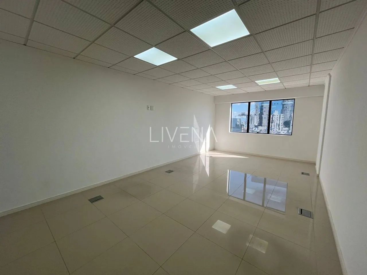 SALA COMERCIAL LOCALIZADA NO CENTRO DE ITAJAÍ - Foto 4