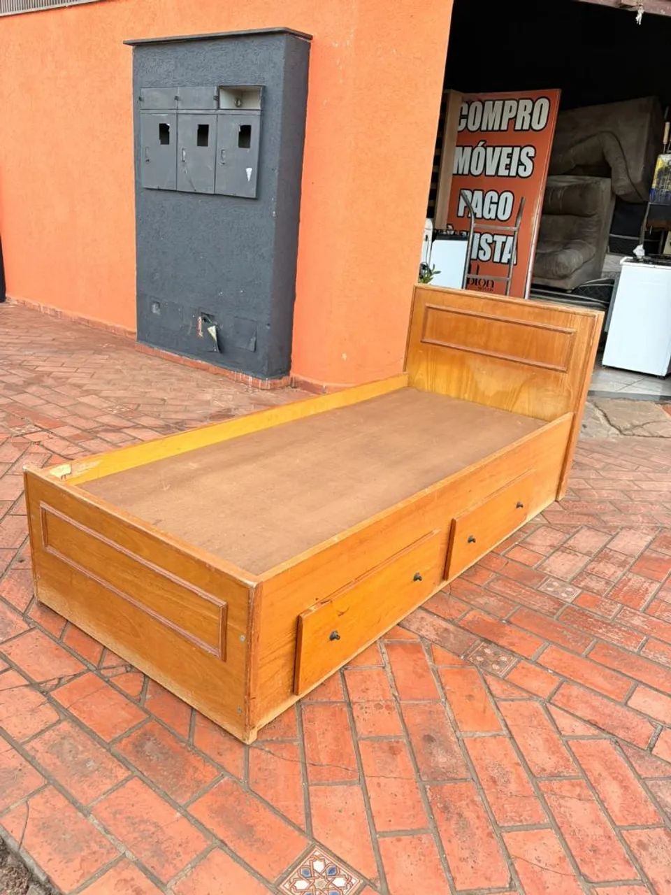Cama de solteiro de madeira com 2 gavetas usada ((ENTREGO GRATIS)) - Foto 2