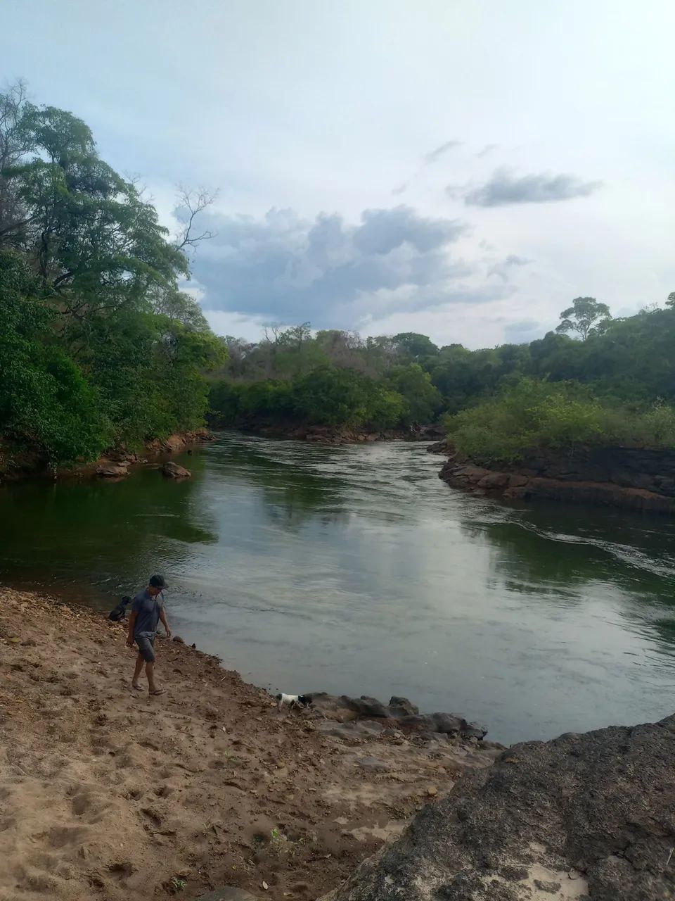 Vendo esta chácara com com acesso a dois rios passando dentro da terra - Foto 4