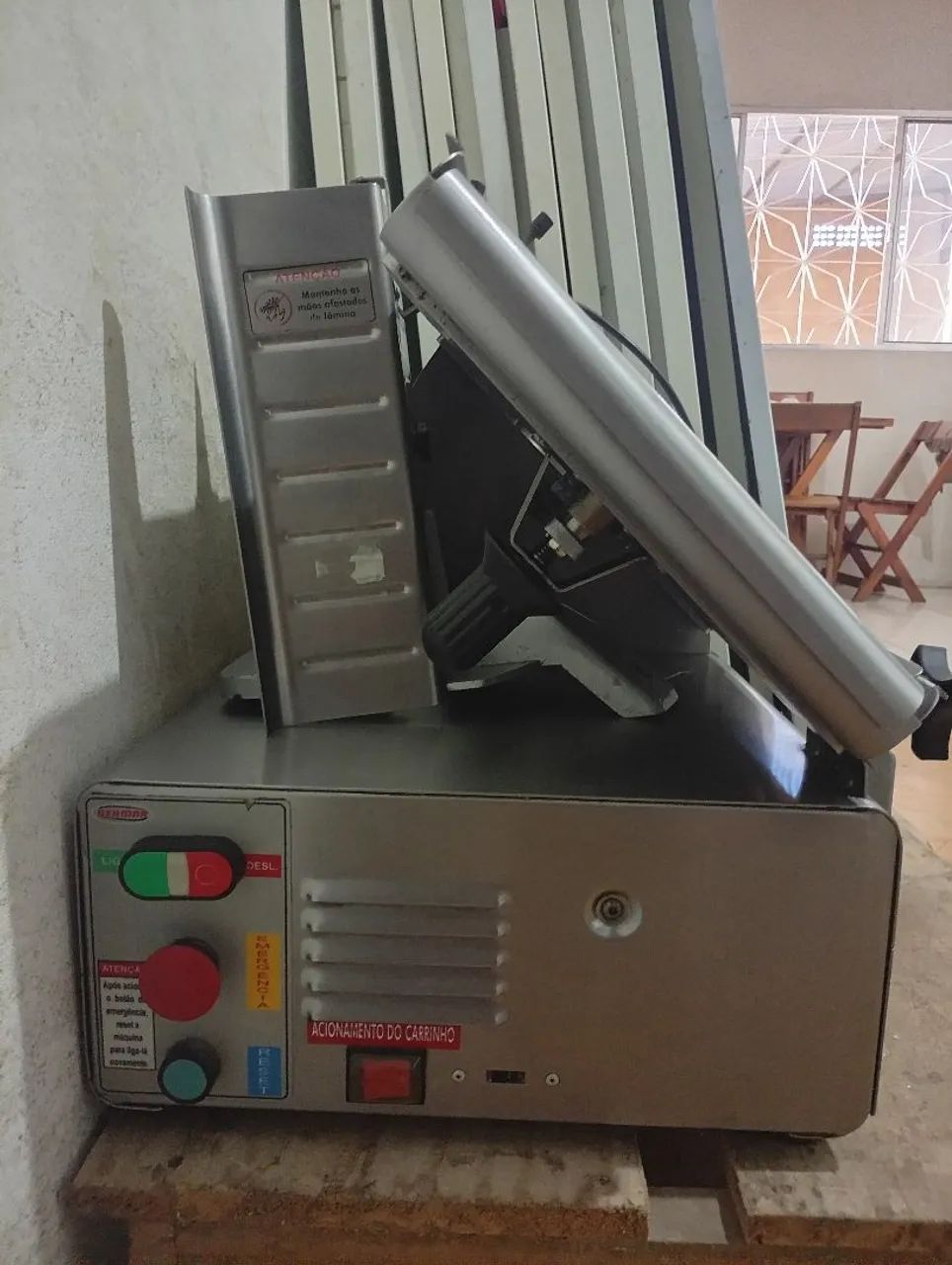 Fatiadora de frios Bermar automatica