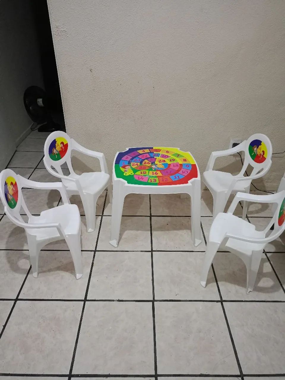 Vendo mesinha infantil 