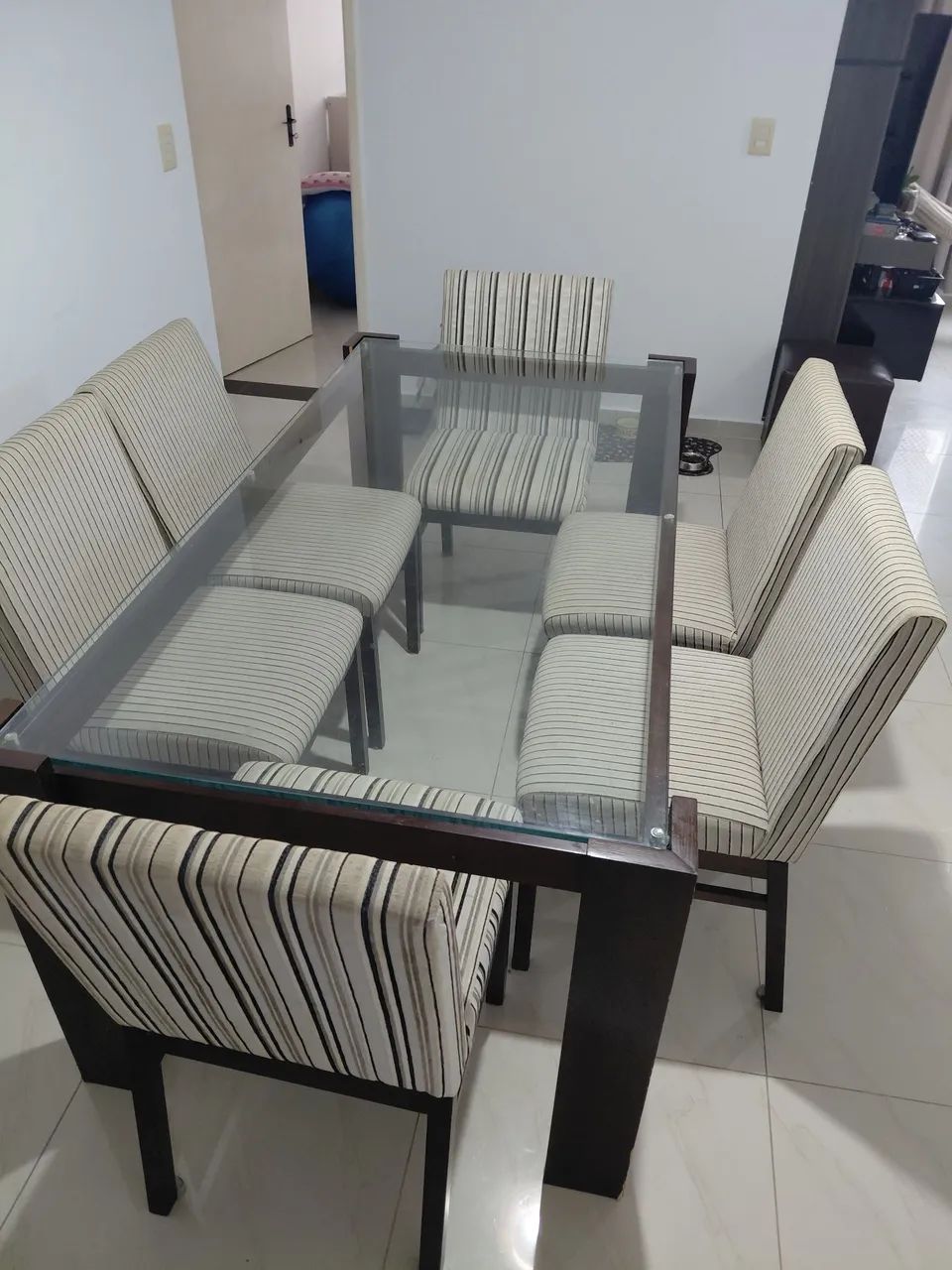 Mesa de vidro e 6 cadeiras - Foto 2