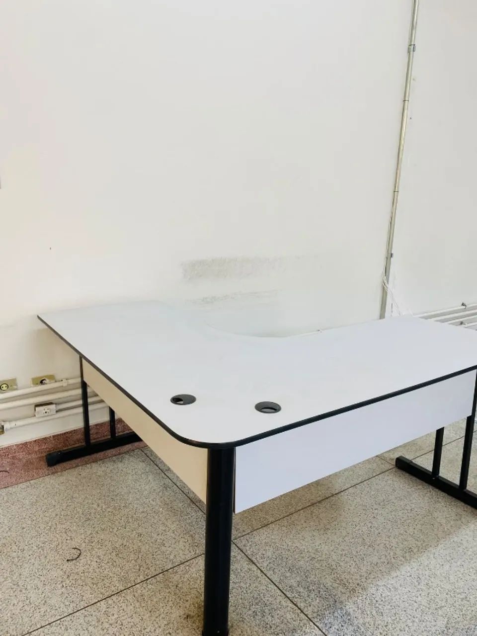 MESA DE ESCRITÓRIO EM L  COM GAVETEIRO (DELTA) - Foto 3