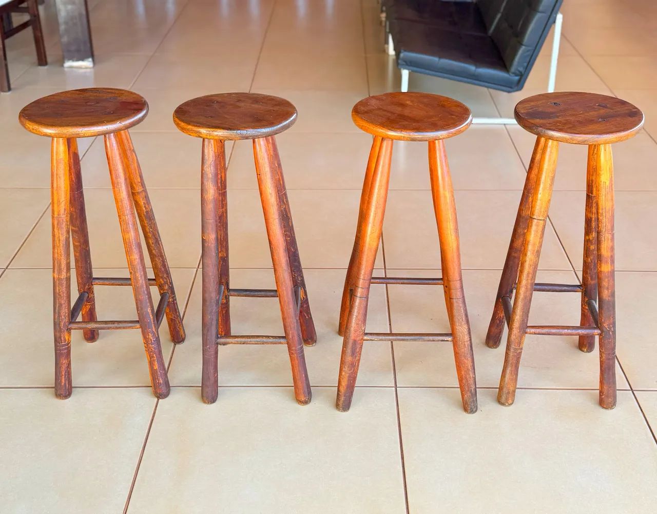 4 Banquetas de Madeira Maciça Rústicas
