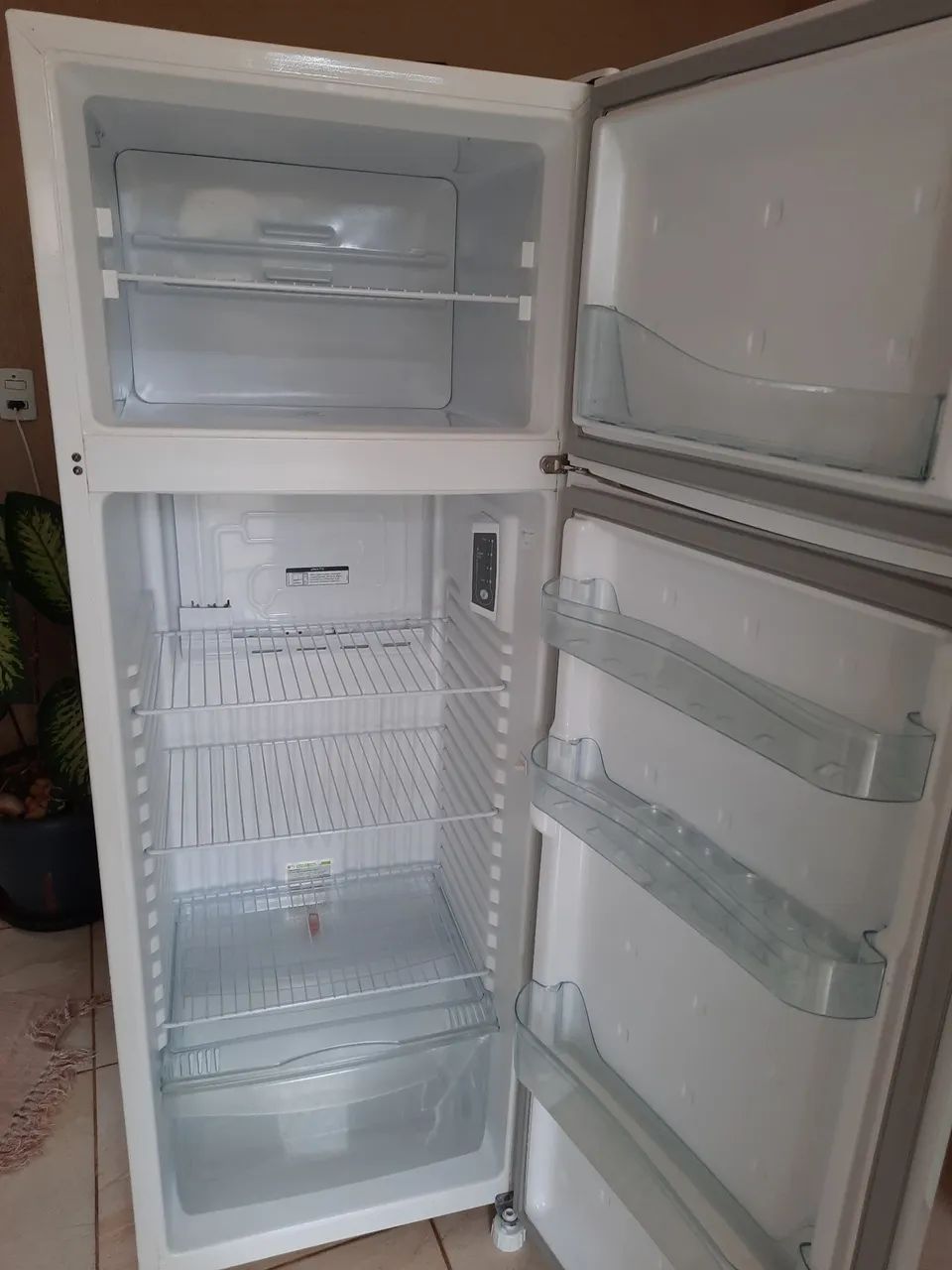 Geladeira Consul 360 litros  semi nova - Foto 2