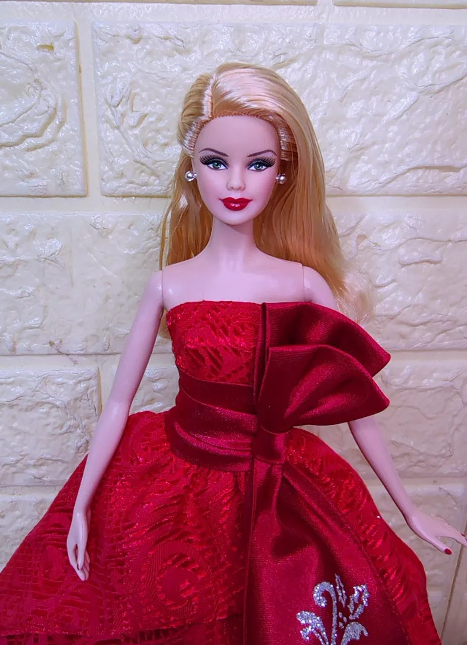Boneca Barbie Holiday 2012 loira de vermelho - Foto 2