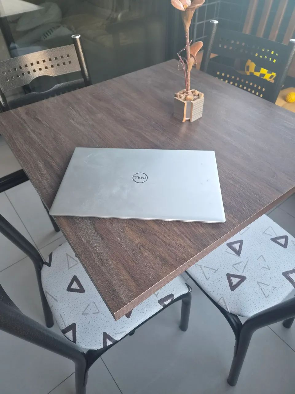 Notebook Dell com Intel Core i7, 16 GB de RAM e NVIDIA GeForce MX450