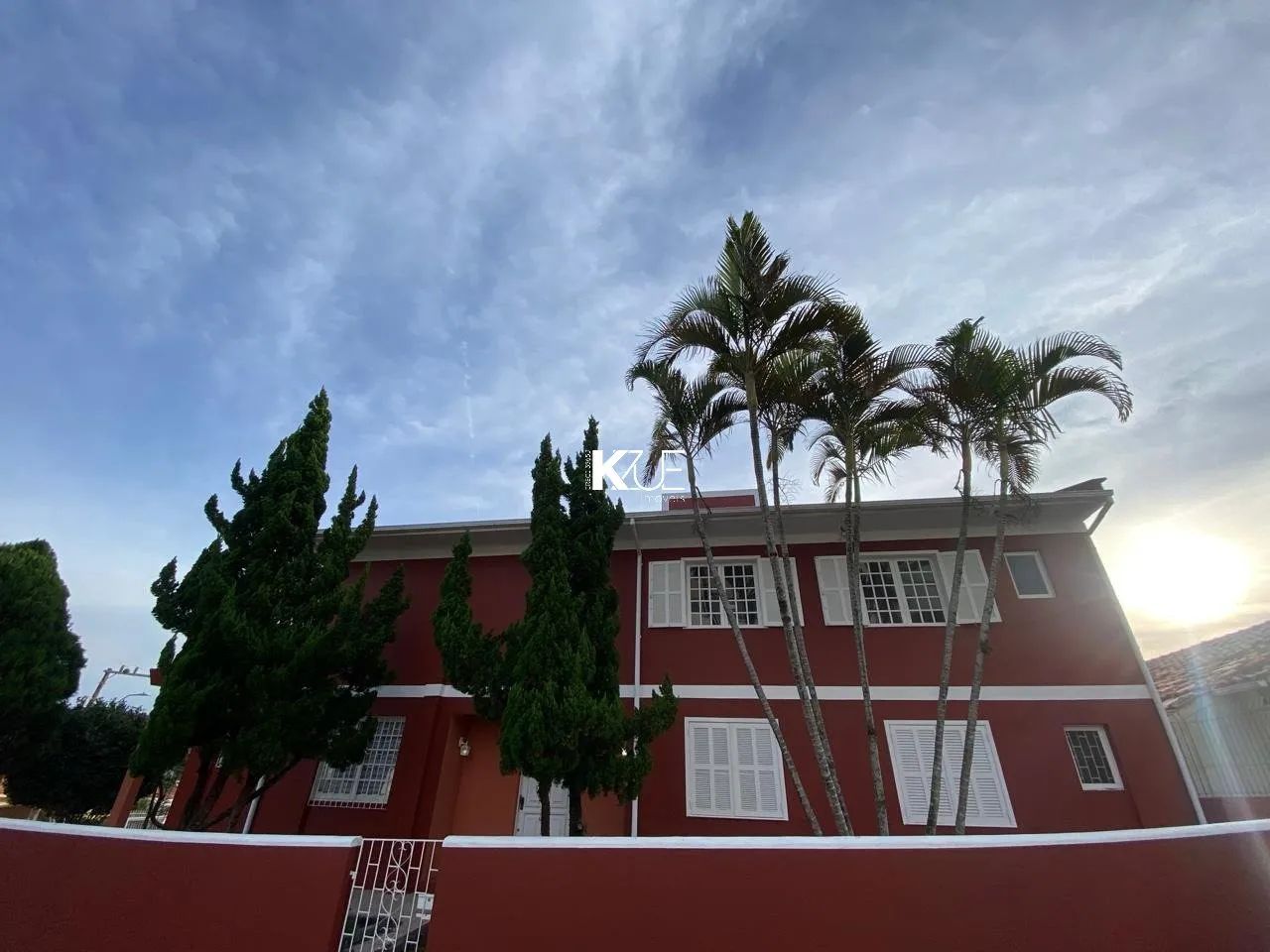Casa ampla com 333,20m² de terreno com vista mar.