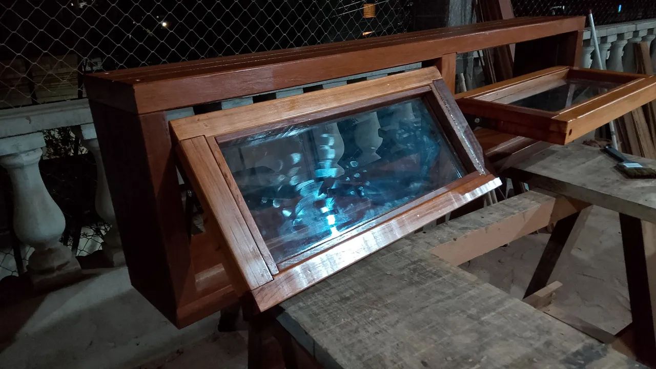 Janela de madeira com vitrô sob medida  - Foto 2