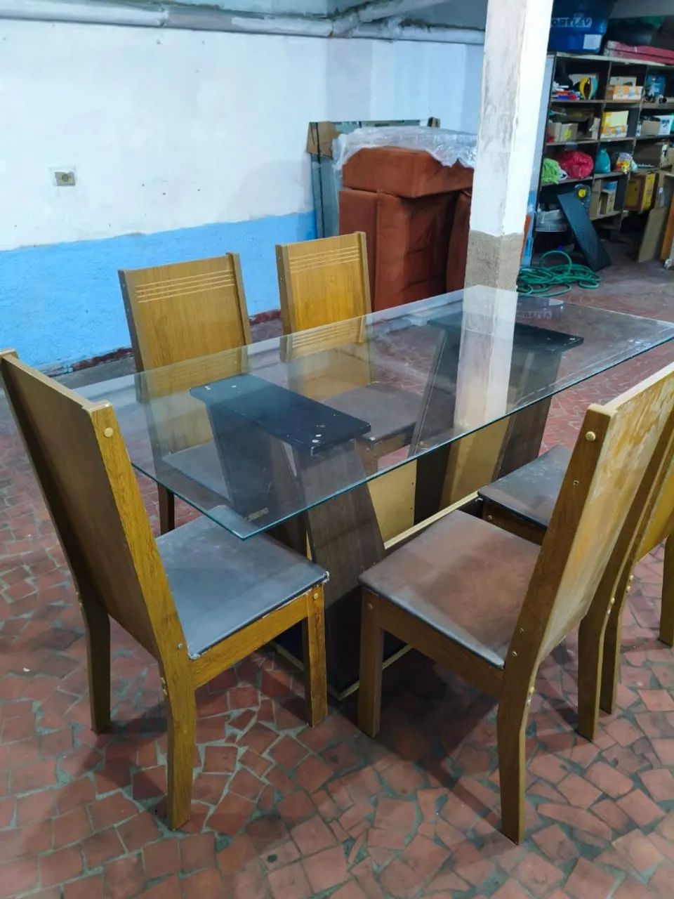 Mesa com tampo de vidro com 5 cadeiras  - Foto 3