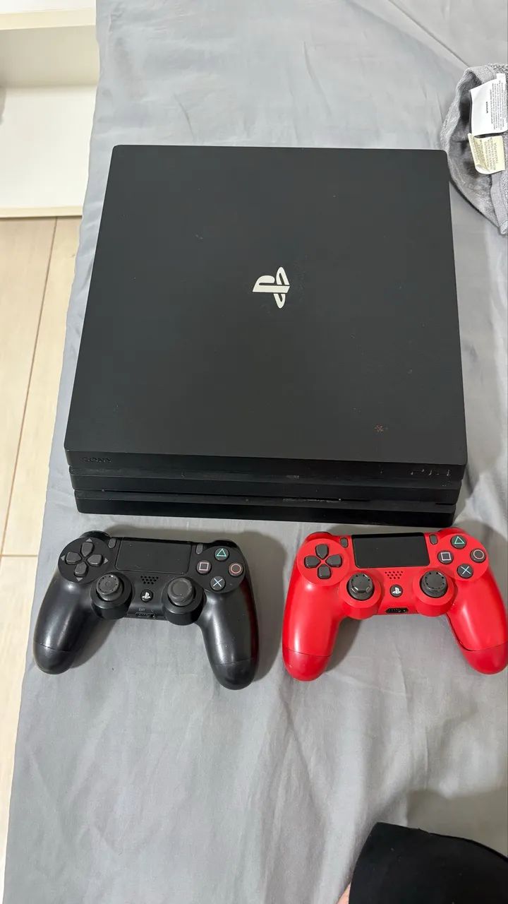 PS4 PRO 1TB e 2 controle