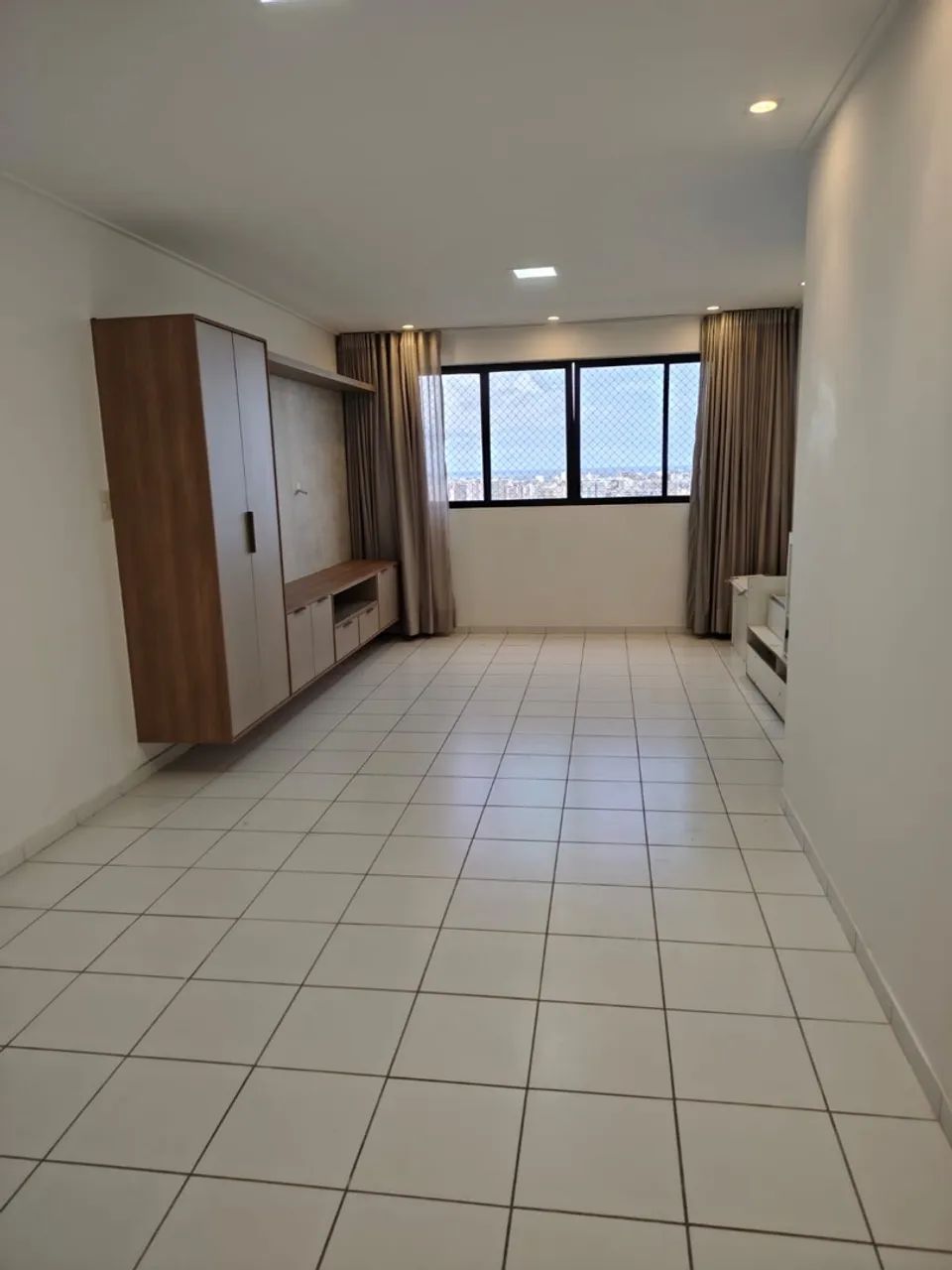 Alugo apto com 97m, 3/4 +dependência - Foto 2