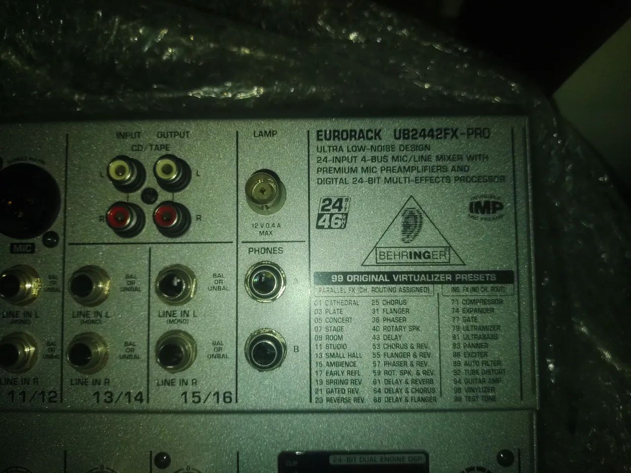 Mesa de Som Behringer UB2442FX-Pro - Foto 2