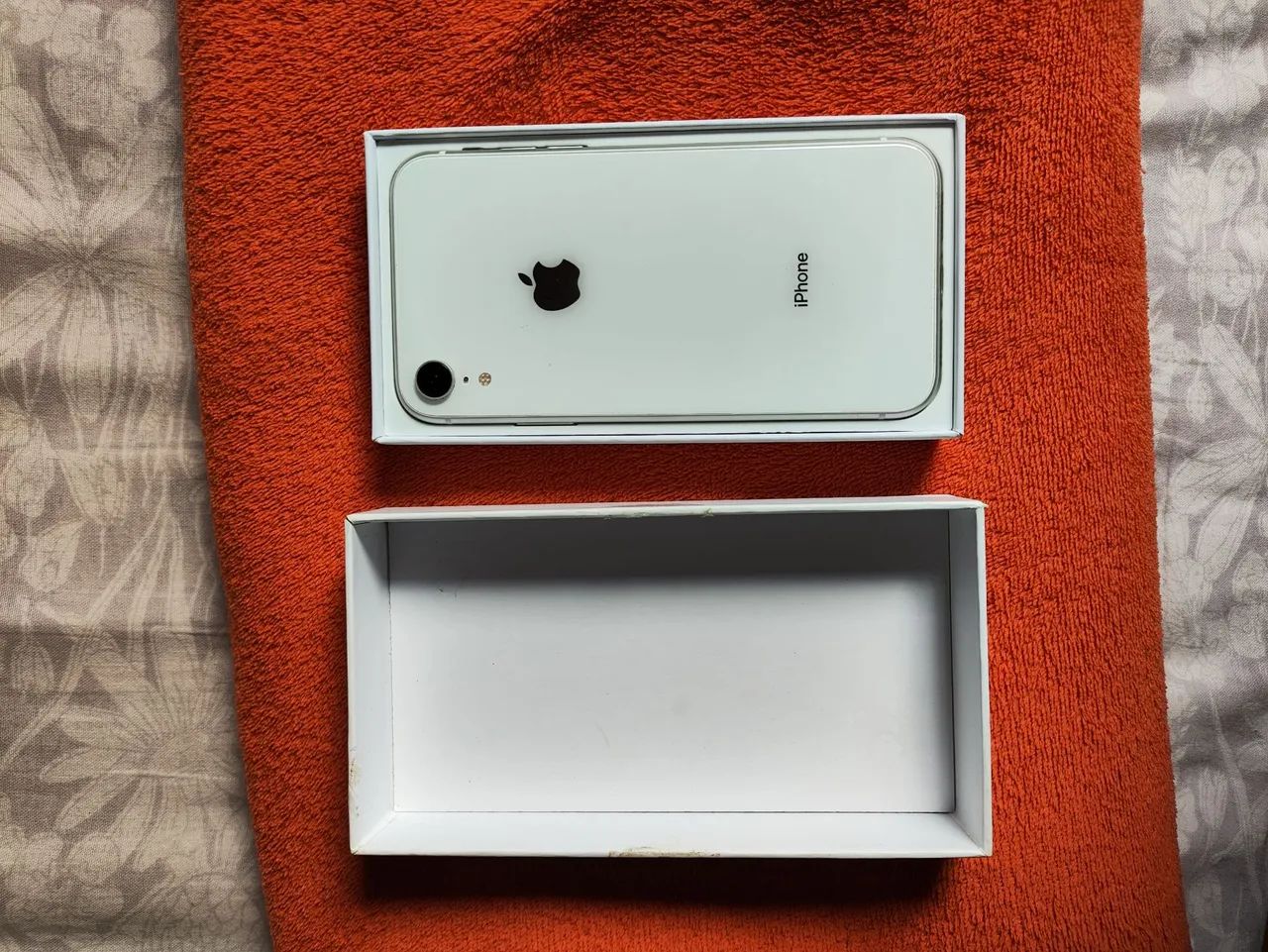 iPhone XR 64g Branco seminovo - Foto 2