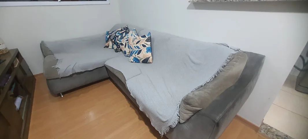 Sofá com chaise