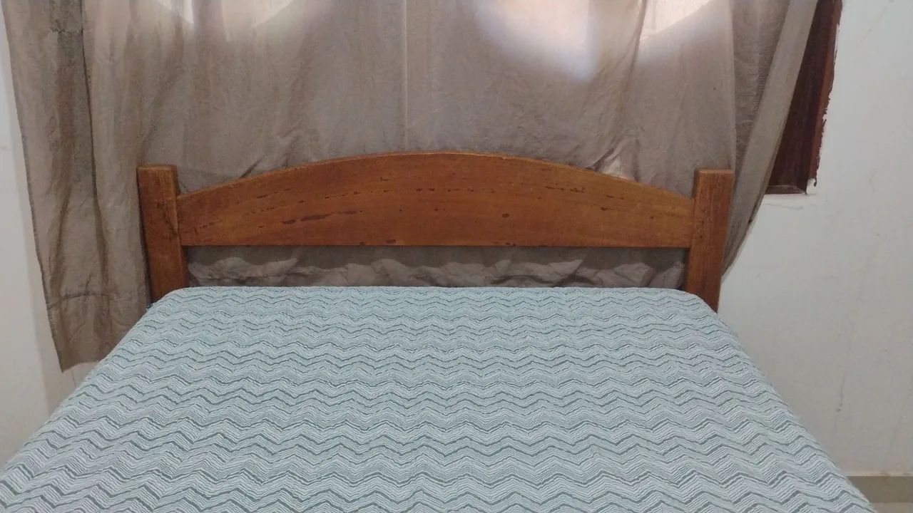 Cama de madeira