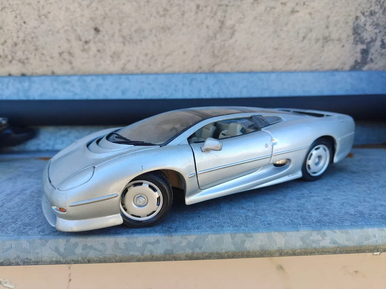 Miniatura 1:18 Maisto 1992 Jaguar Xj 220 Special Edition - Hobbies