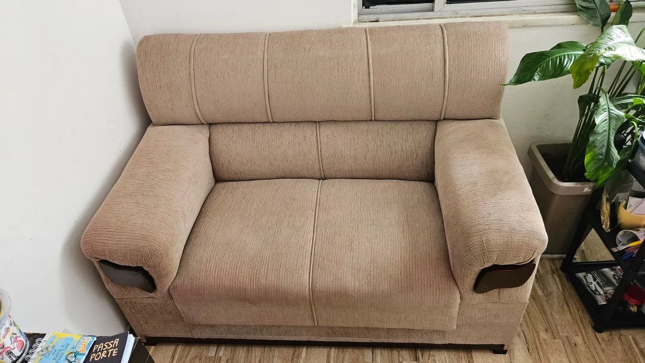 Sofá 2 lugares Marrom em perfeito estado - Foto 3