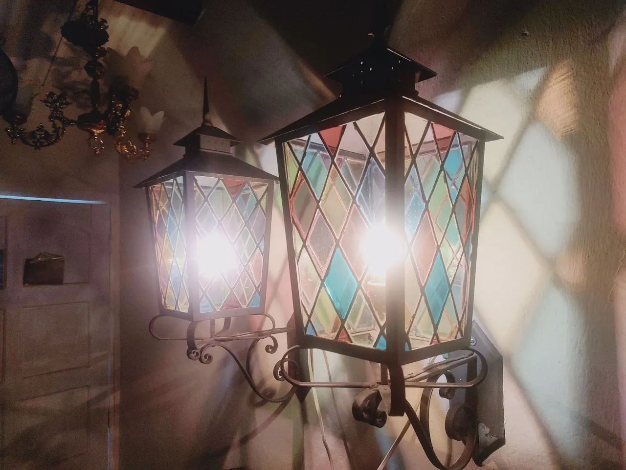 Arandelas com vitral da década de 70 - Foto 3