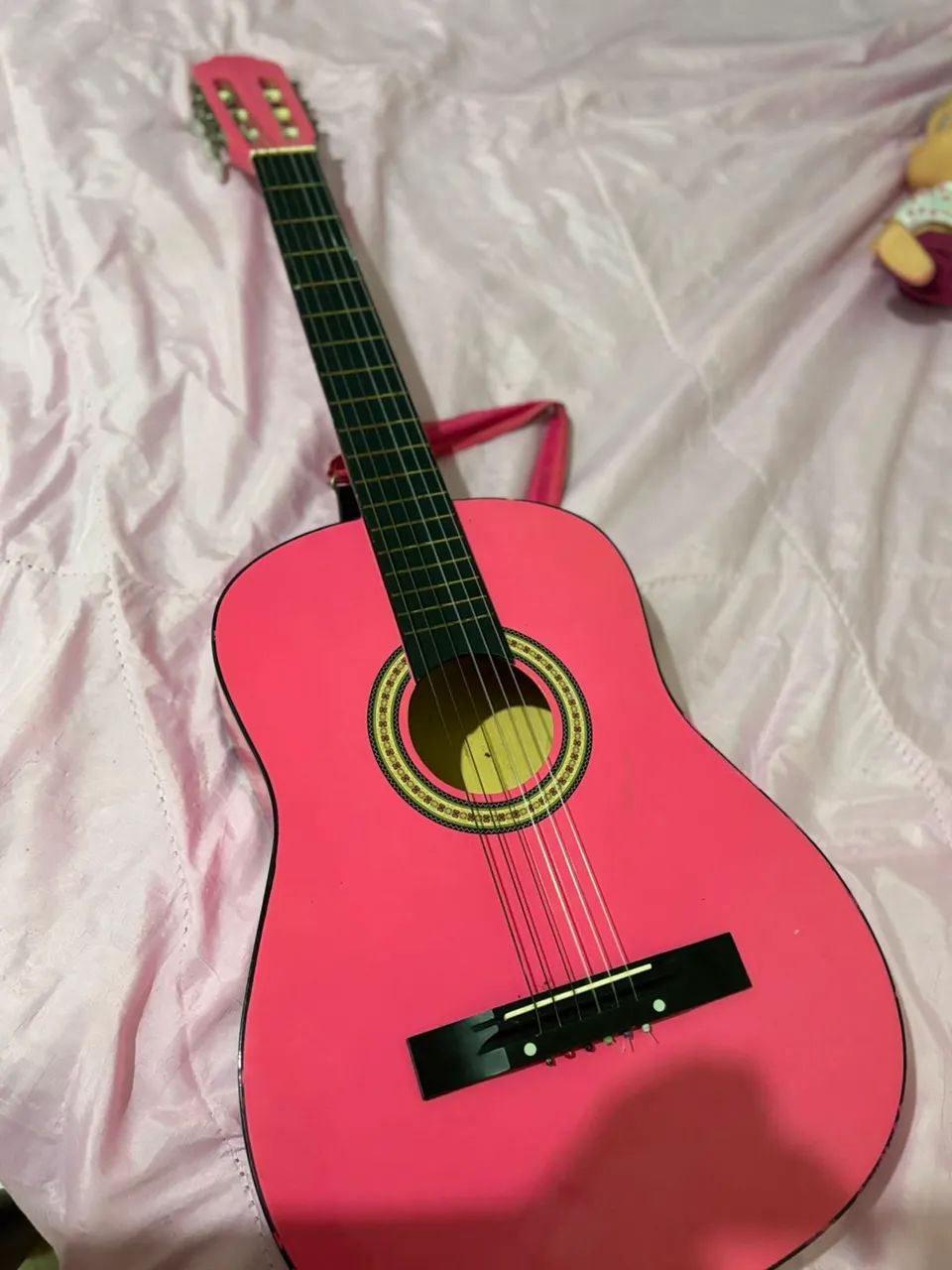 Violão rosa 
