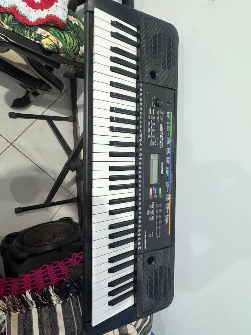 Teclado yamaha psr E253 - Foto 2