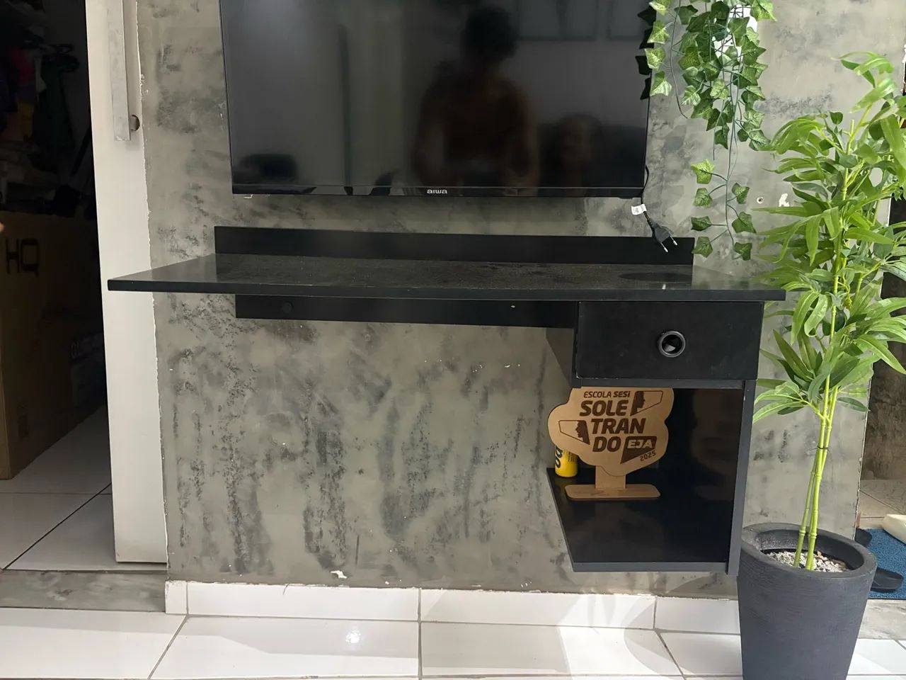 VENDO ESCRIVANINHA AÉREA PRETA