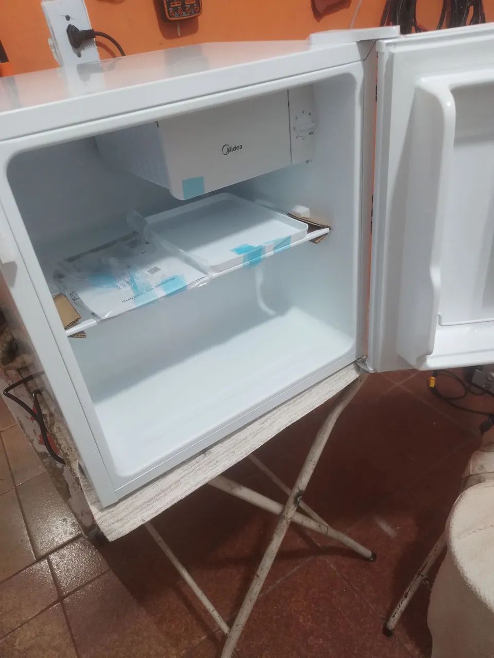 Frigobar 45 lts midea novo - Foto 3