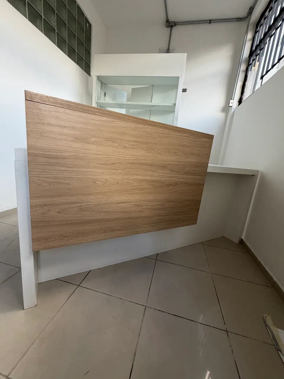 Mesa de recepção lindíssima branca e marfim.  - Foto 2