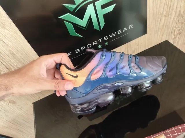 VaporMax Plus azul, laranja e roxo - novo - Foto 2